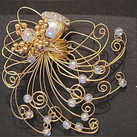 VINTAGE GOLD GLASS SEED BEADS & FAUX PEARL WIRE WORK GUARDIAN ANGEL HALO BROOCH - Picture 1 of 15